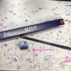 😍NWT 2.0 CC Lip Liner including Sharpener by Dragun Beauty! 😍
